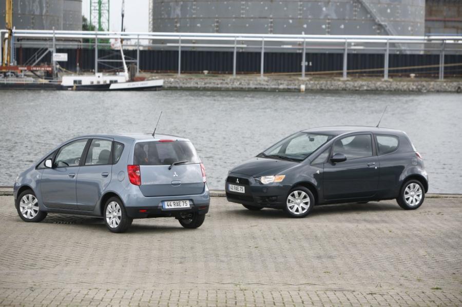  Mitsubishi Colt 2009 года  (фото 21 из 36)